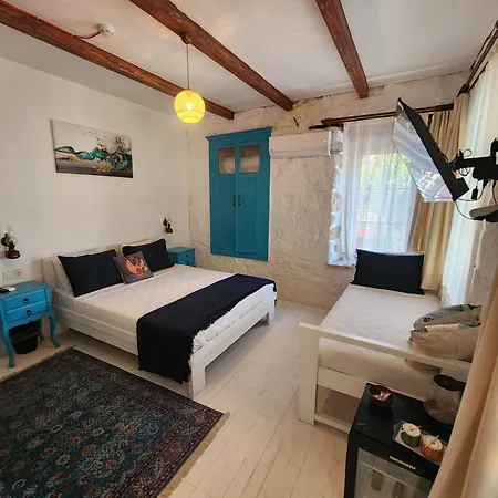 Kapela Tas Alacati * Çeşme