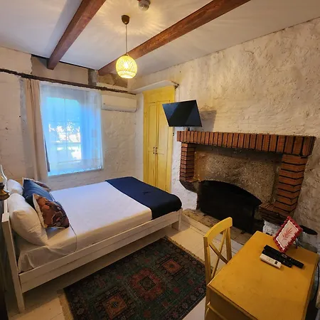 Kapela Tas Alacati Çeşme