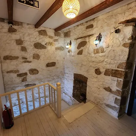 Kapela Tas Alacati * Çeşme